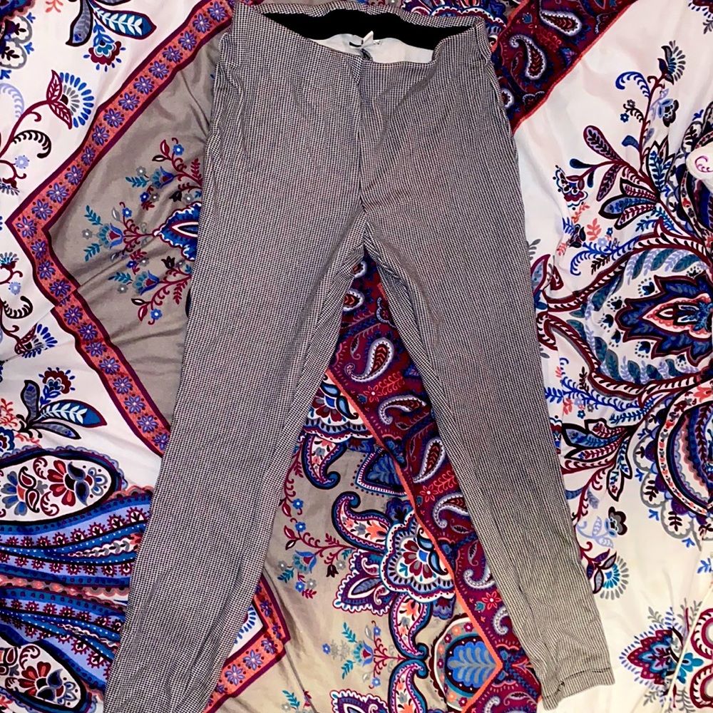 Jules and Leopold black and white pattered leggings for that cool vintage look